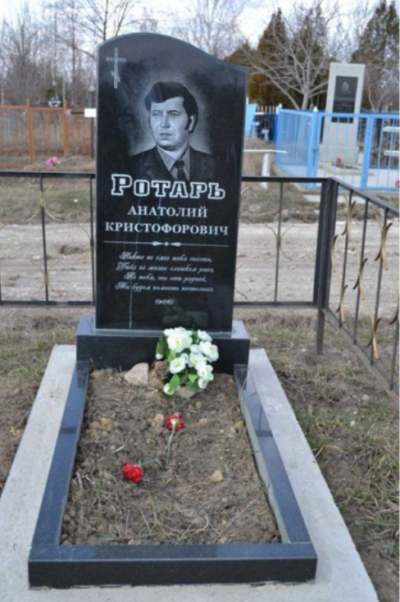 Памятник из гранита - заказать МОДЕЛЬ № 9